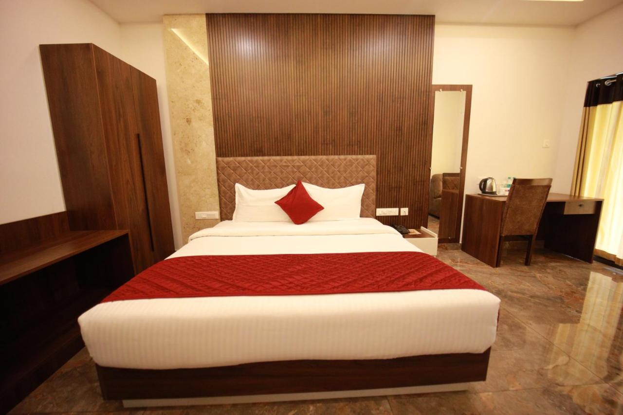 Bliss Regency Business Hotel Palakkad Exterior foto