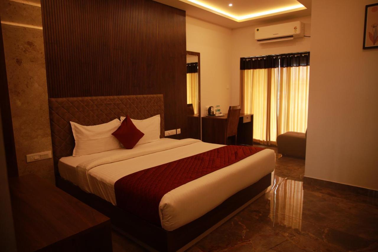 Bliss Regency Business Hotel Palakkad Exterior foto